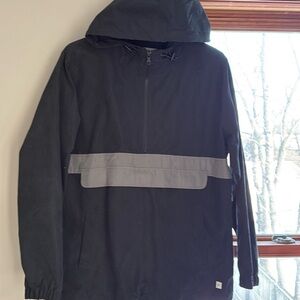 Men’s half zip lightweight pull over jacket.